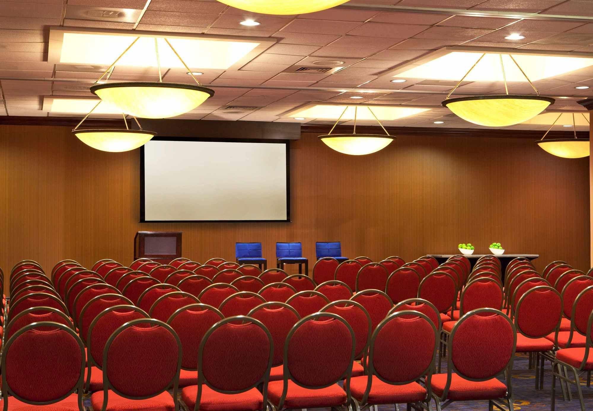 Courtyard By Marriott Alexandria Pentagon South Hotel Exterior foto
